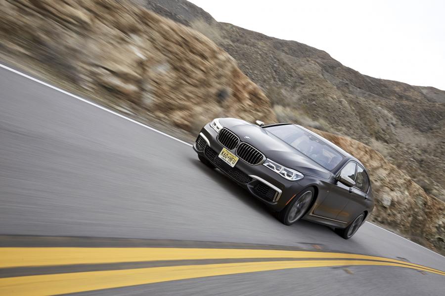  BMW M760i xDrive 2017 года  (NA) (фото 13 из 154)